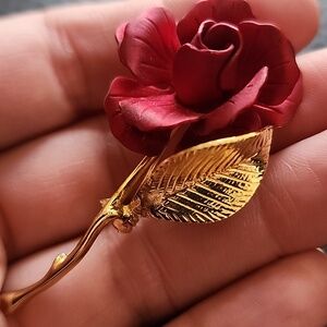 VTG Cerrito Red Rose Pin Brooch with Gold Leaf Accent